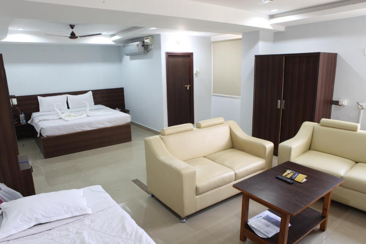Nova Pride Hotel Hyderabad Esterno foto