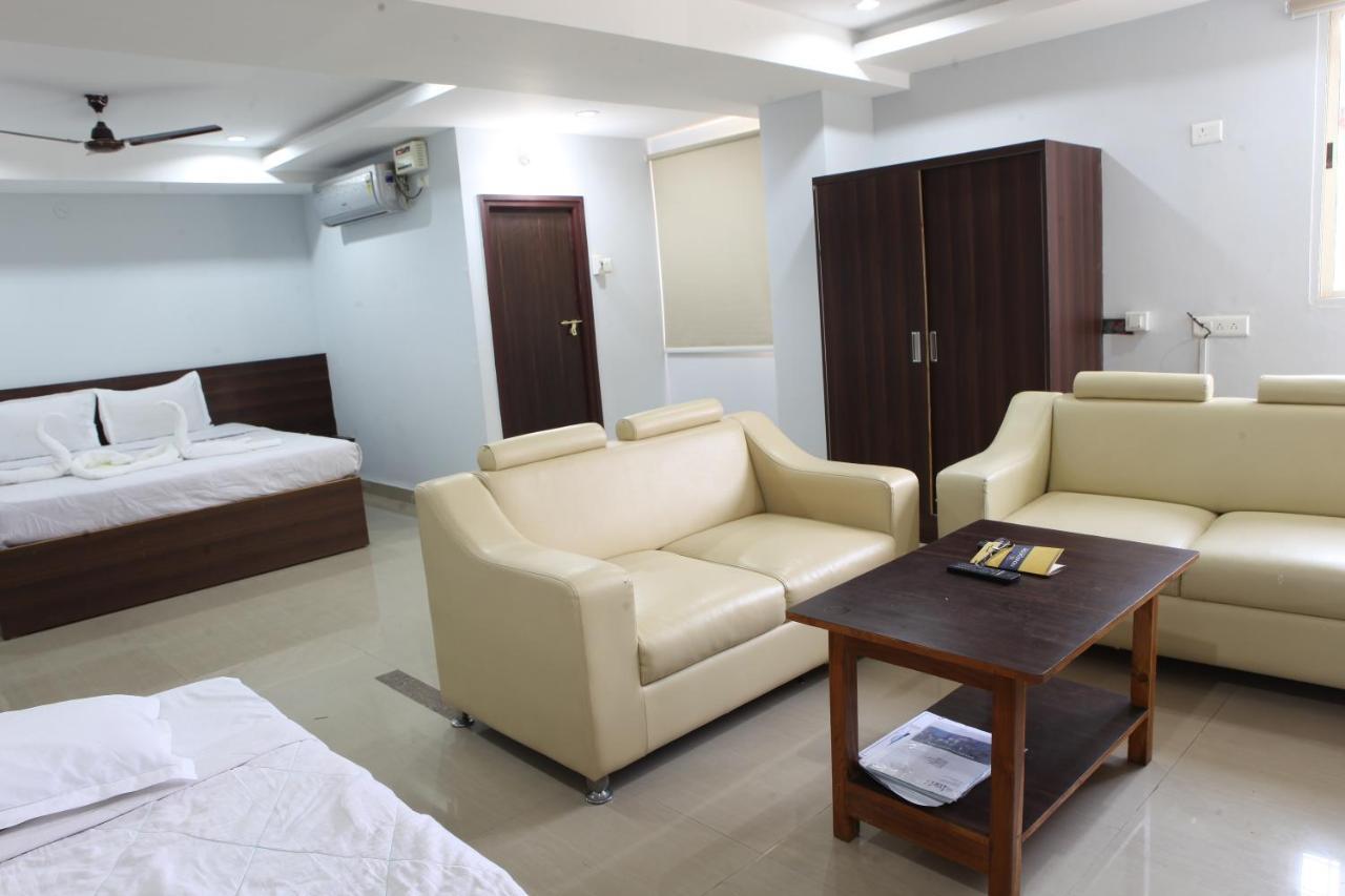 Nova Pride Hotel Hyderabad Esterno foto